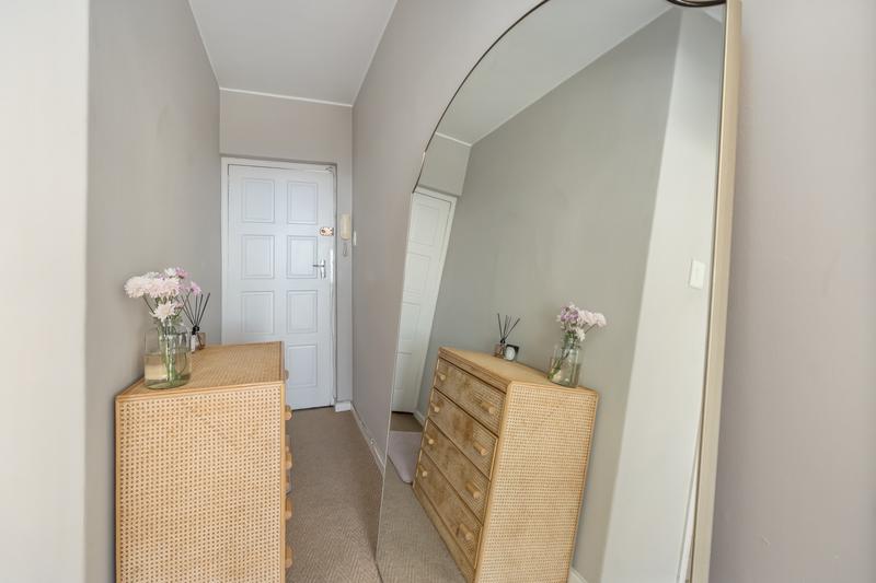 To Let 1 Bedroom Property for Rent in Sea Point Western Cape
